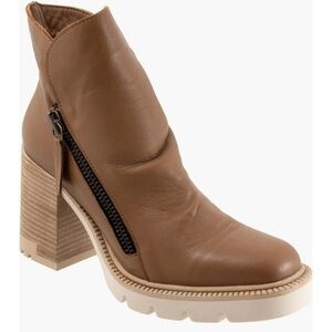 NWT Bueno Elliott Block‎ Heel Bootie in Walnut